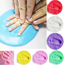 Load image into Gallery viewer, Pegada do bebê ultra leve estéreo cuidados com o bebê secagem de ar argila macia mão do bebê pé impressão kit fundição diy brinquedos pata almofada 30g
